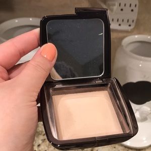 Hourglass Dim Light Highlighter